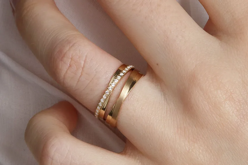 14K Gold Overlaping Plain Wedding Band