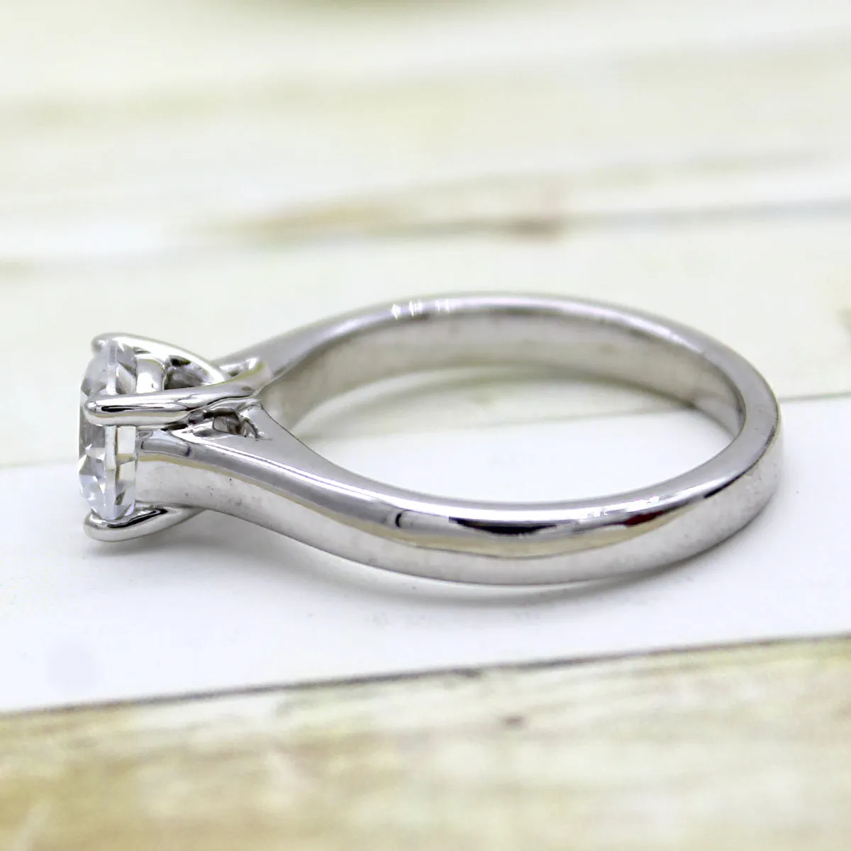 1CT Round-Cut Solitaire Diamond Ring Cross Over Prong
