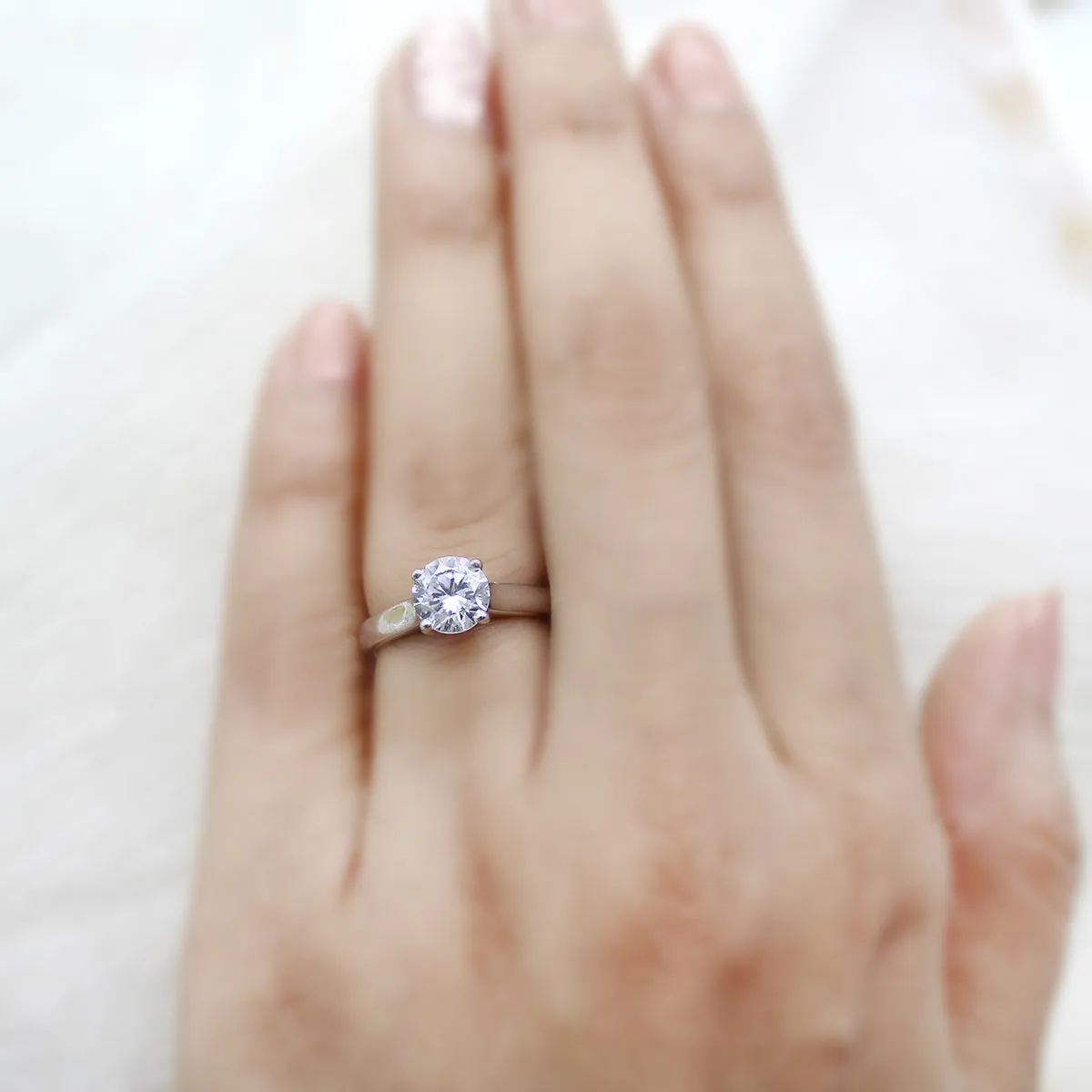1CT Round-Cut Solitaire Diamond Ring Cross Over Prong