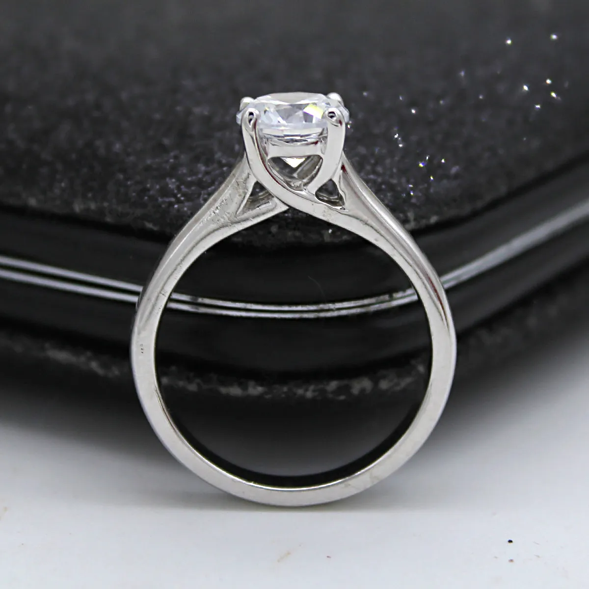 1CT Round-Cut Solitaire Diamond Ring Cross Over Prong
