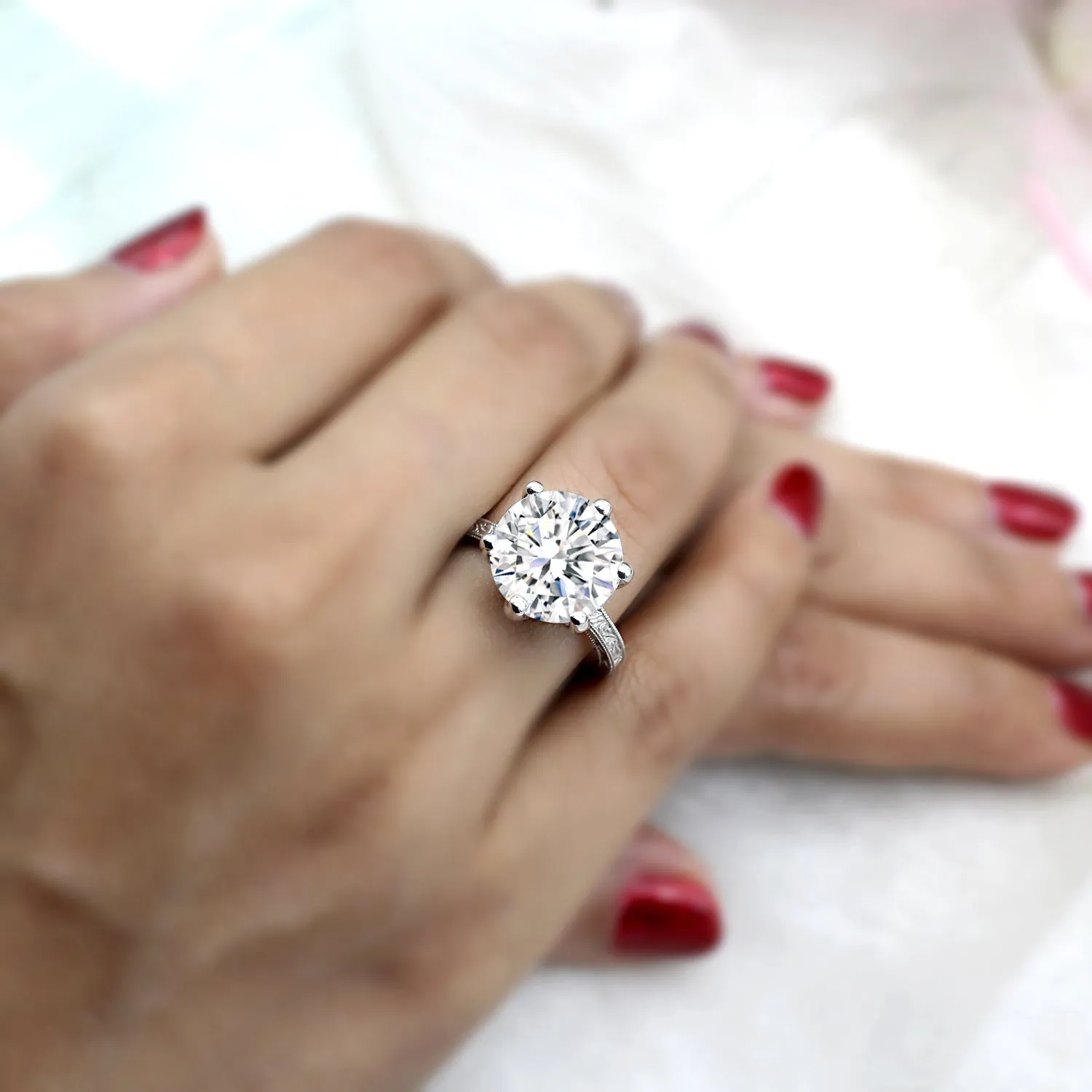 8.50 Ct Round Solitaire Diamond Engagement 9kt White Gold Ring