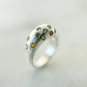 Bombé Ring Green/Orange sapphires in silver