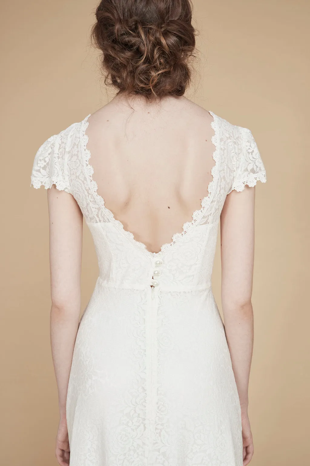 C'est le Temps de L'Amour | Lace Wedding Gown
