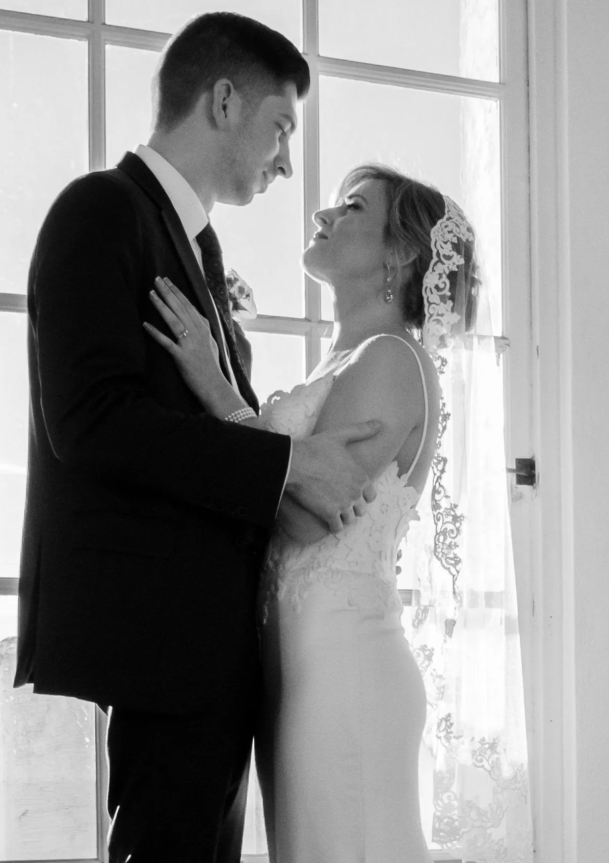Fingertip Length Mantilla Wedding Veil with Lace Trim, Mid Length Bridal Veil