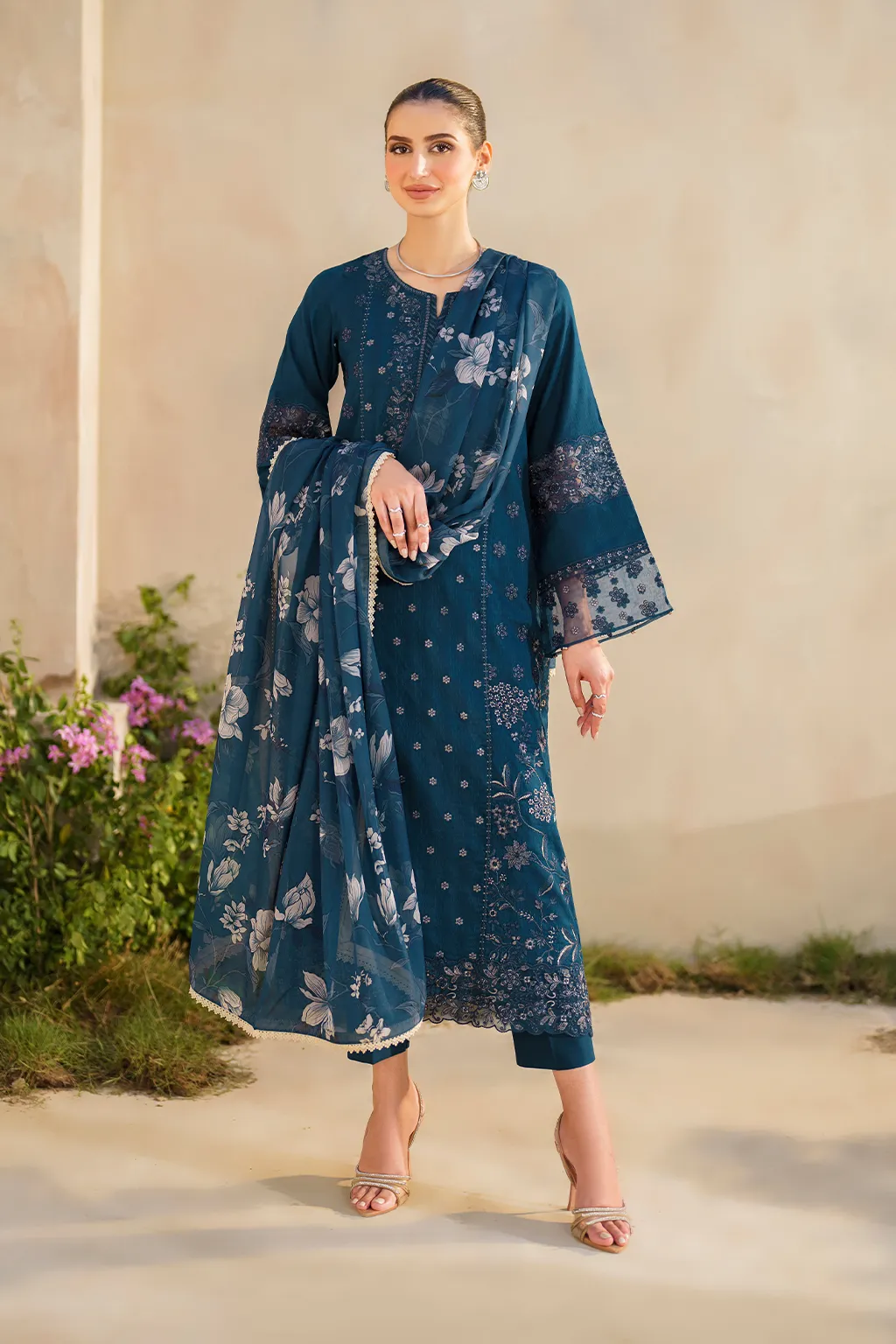 IZNIK | FESTIVE LAWN '24 | SFL-01 EMBROIDERED LAWN