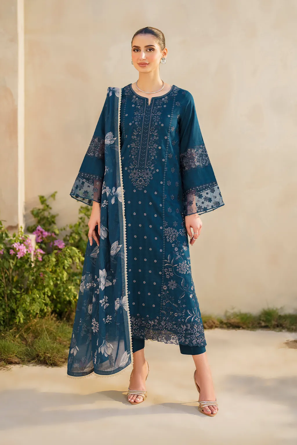 IZNIK | FESTIVE LAWN '24 | SFL-01 EMBROIDERED LAWN