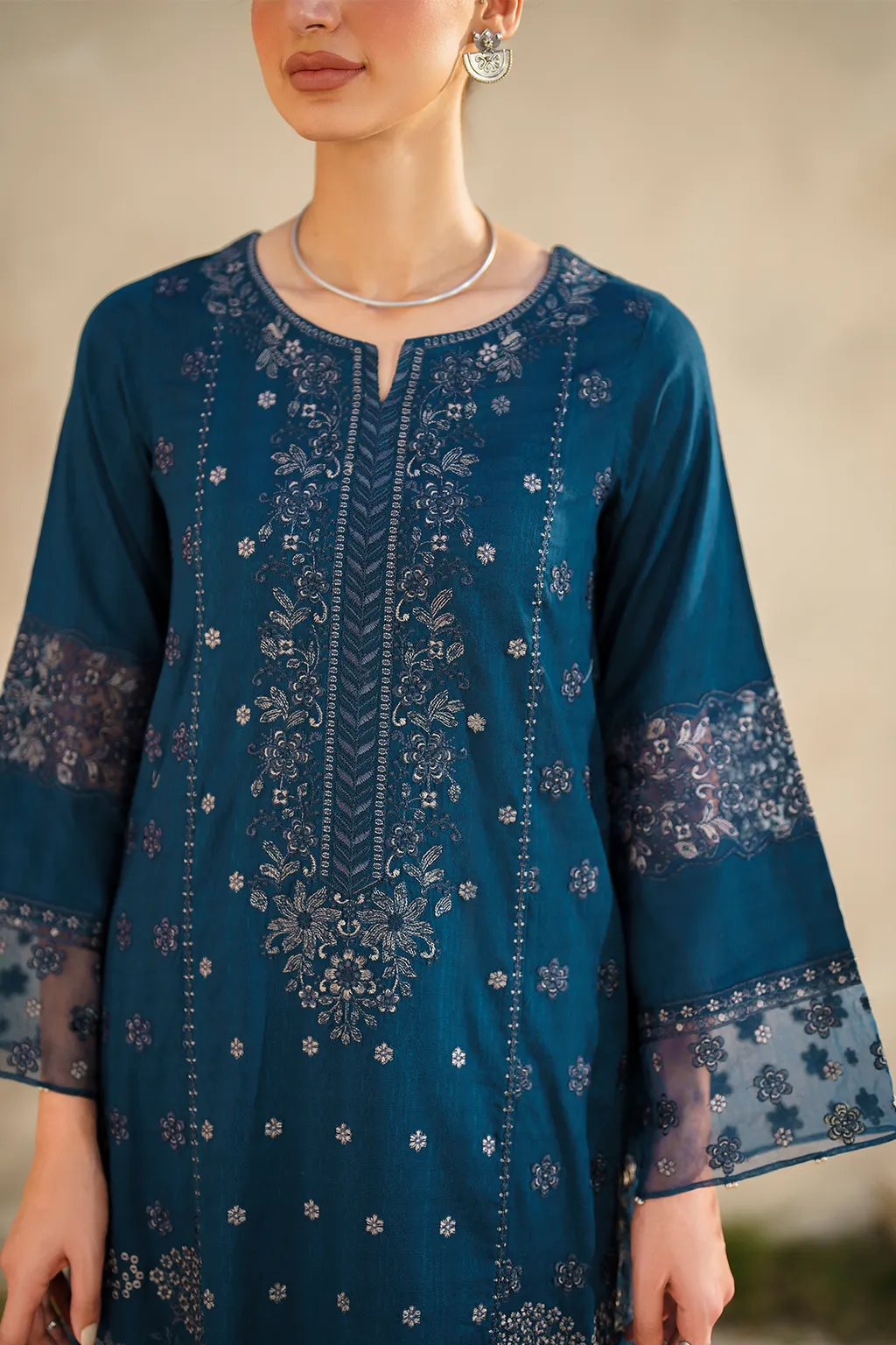 IZNIK | FESTIVE LAWN '24 | SFL-01 EMBROIDERED LAWN