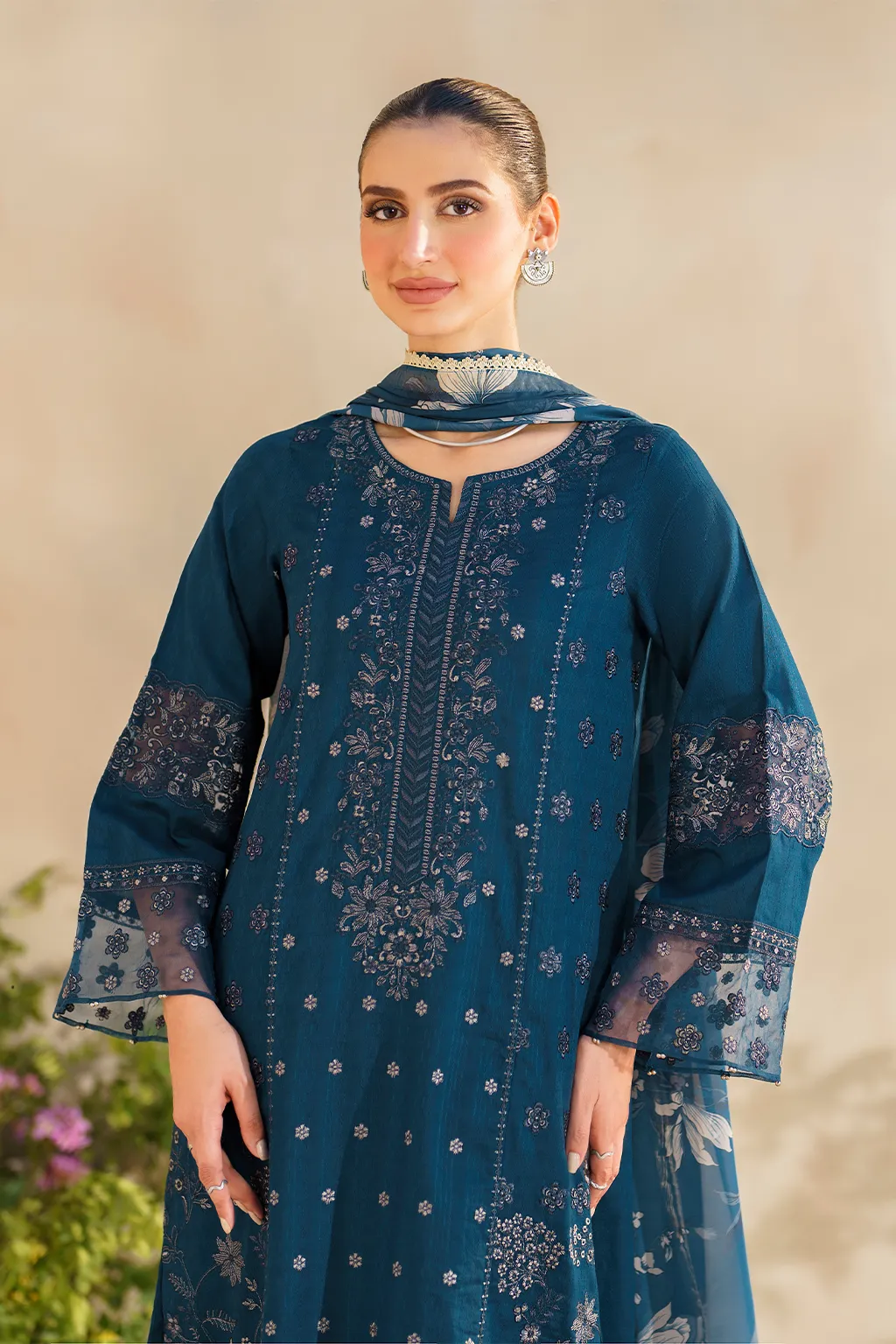 IZNIK | FESTIVE LAWN '24 | SFL-01 EMBROIDERED LAWN