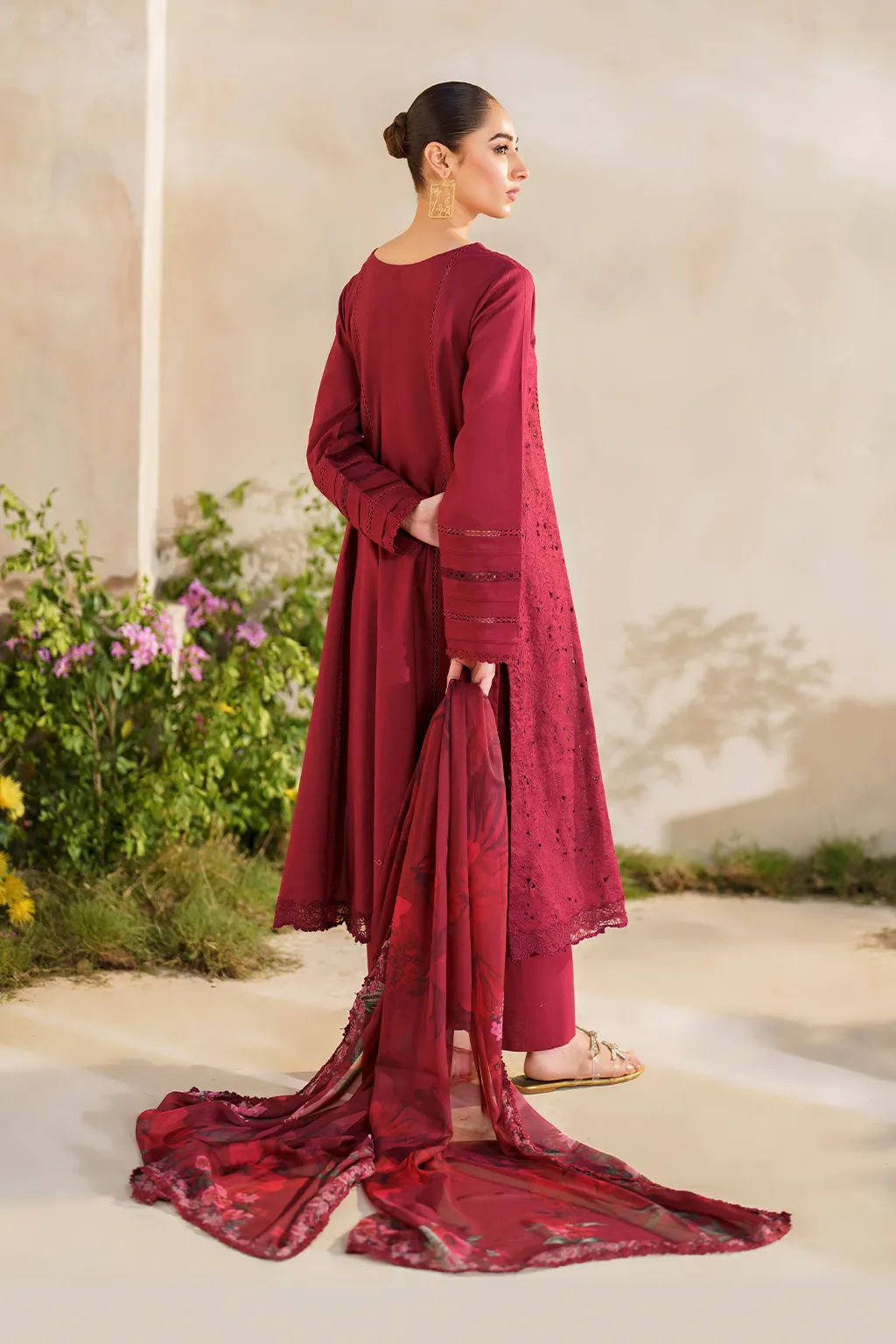 IZNIK | FESTIVE LAWN '24 | SFL-02 EMBROIDERED LAWN