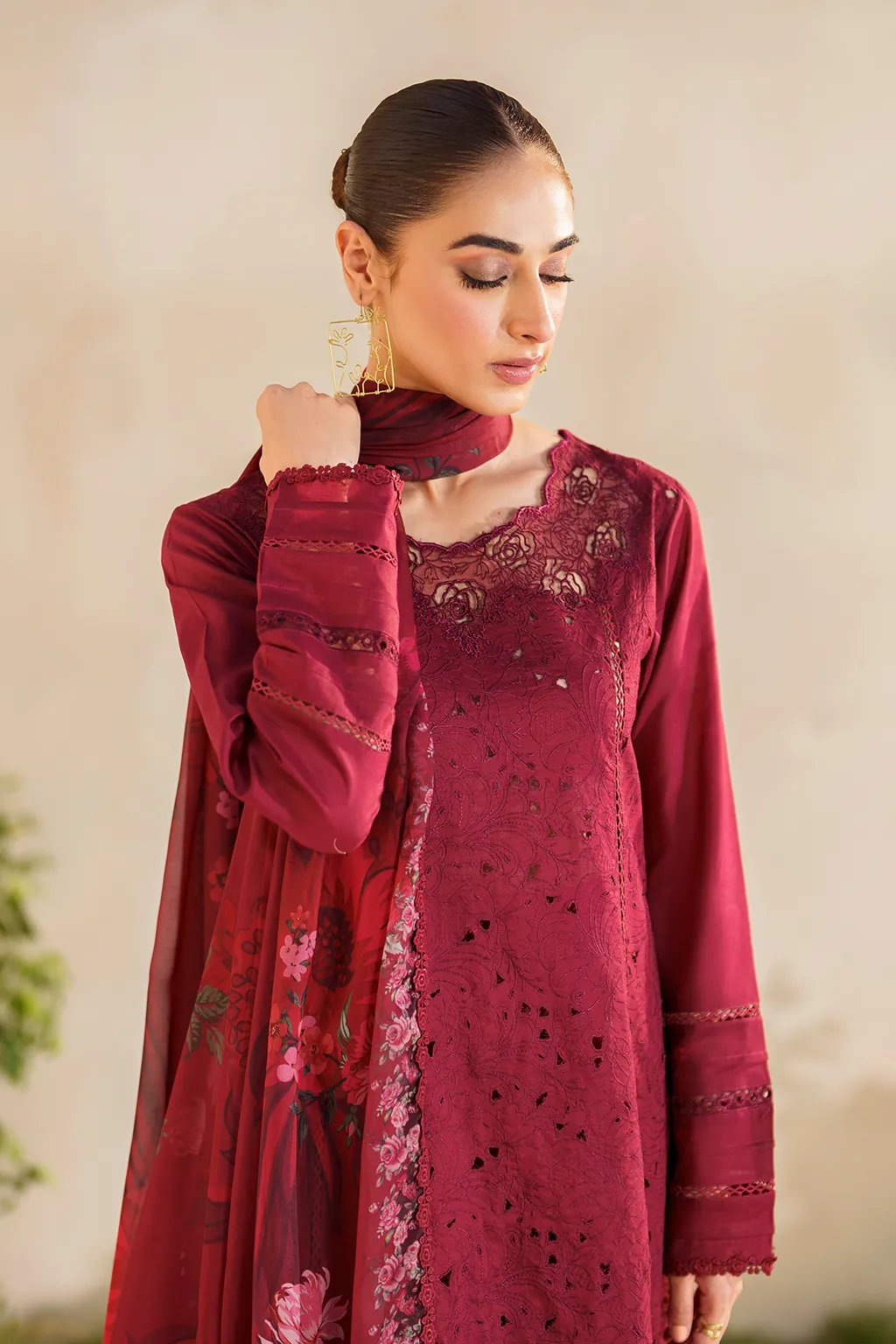 IZNIK | FESTIVE LAWN '24 | SFL-02 EMBROIDERED LAWN