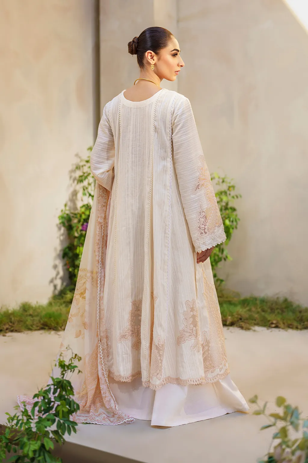 IZNIK | FESTIVE LAWN '24 | SFL-03 EMBROIDERED LAWN