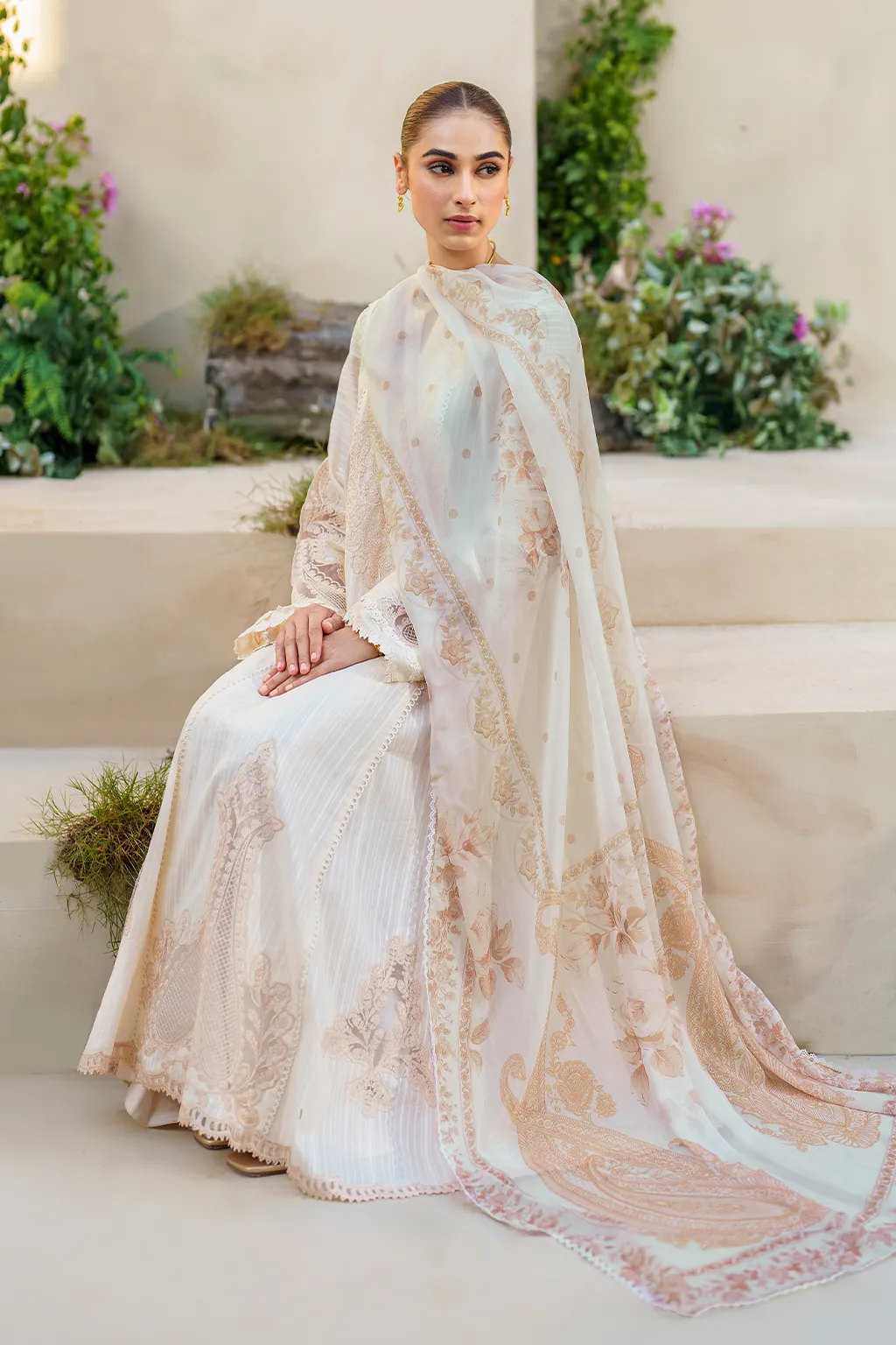 IZNIK | FESTIVE LAWN '24 | SFL-03 EMBROIDERED LAWN