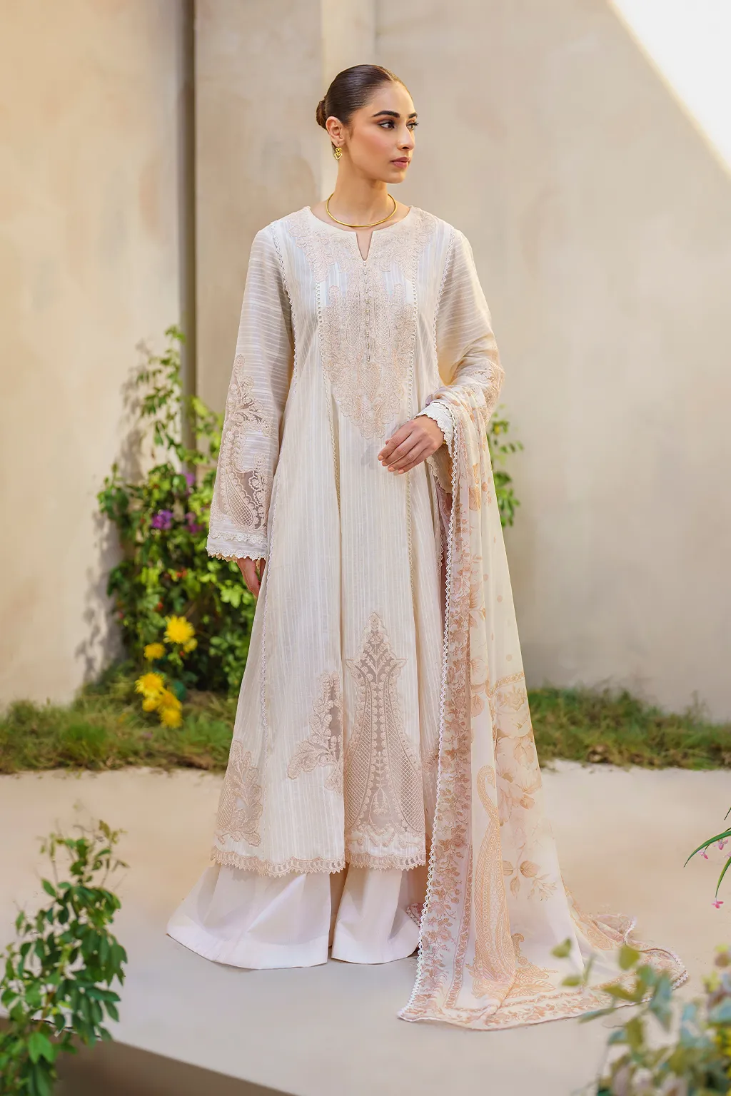 IZNIK | FESTIVE LAWN '24 | SFL-03 EMBROIDERED LAWN