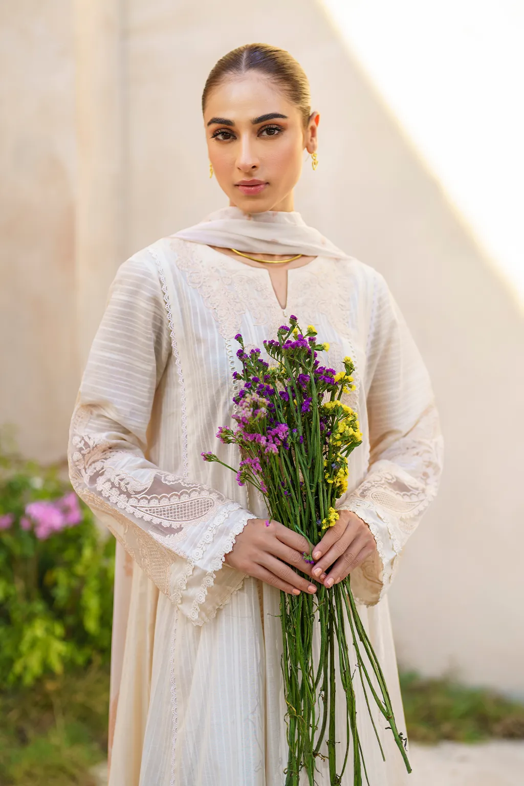 IZNIK | FESTIVE LAWN '24 | SFL-03 EMBROIDERED LAWN