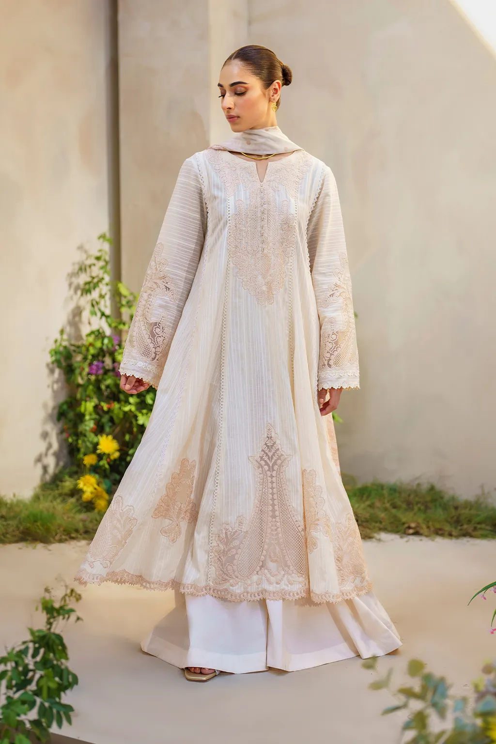 IZNIK | FESTIVE LAWN '24 | SFL-03 EMBROIDERED LAWN
