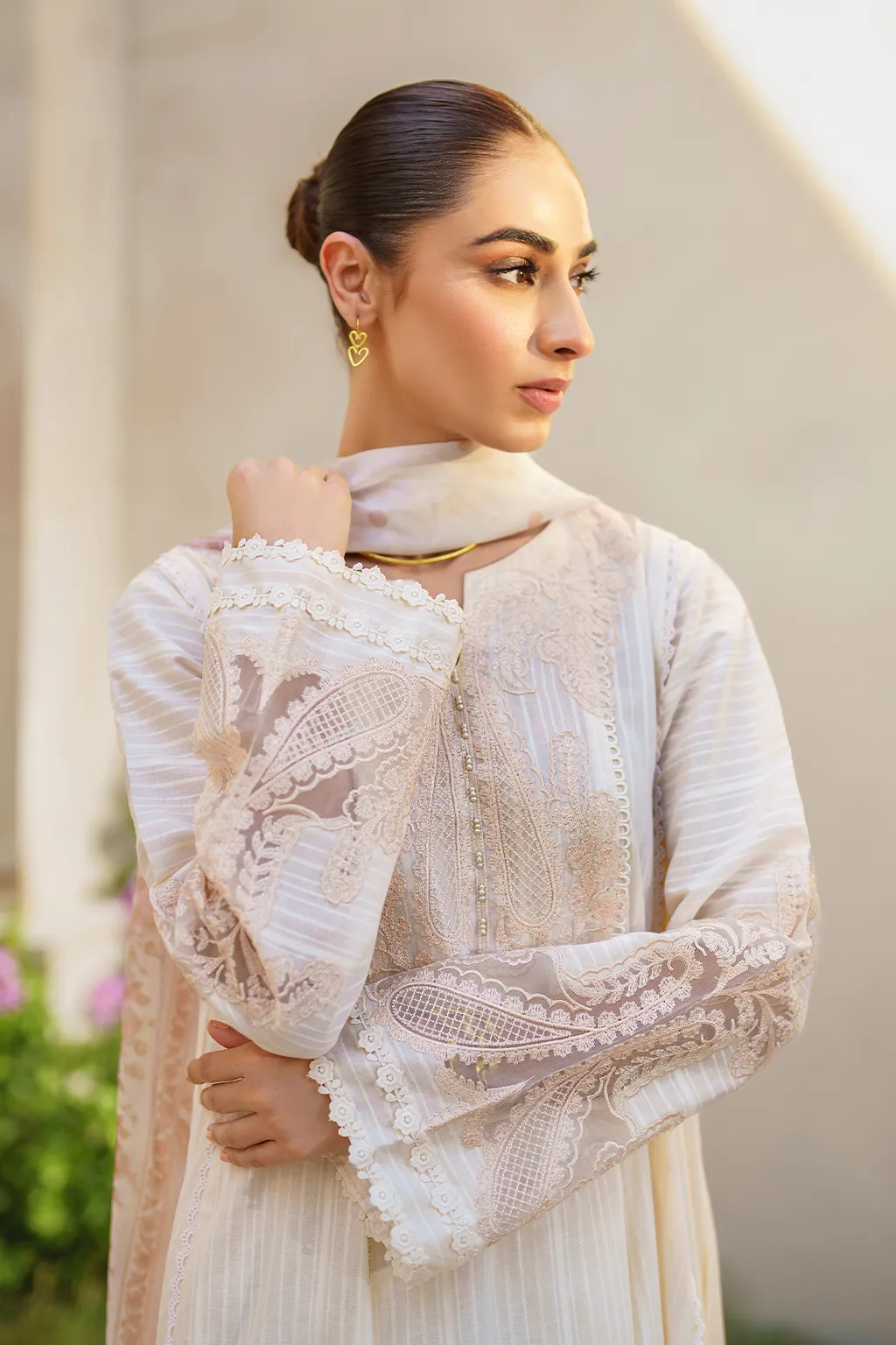 IZNIK | FESTIVE LAWN '24 | SFL-03 EMBROIDERED LAWN