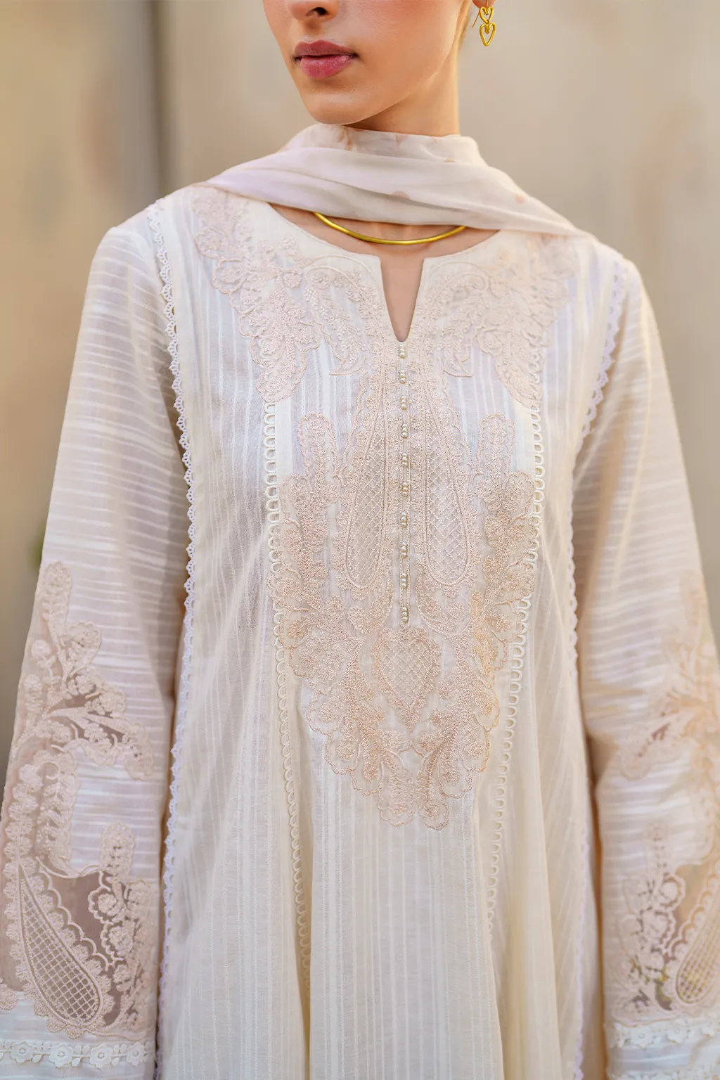 IZNIK | FESTIVE LAWN '24 | SFL-03 EMBROIDERED LAWN