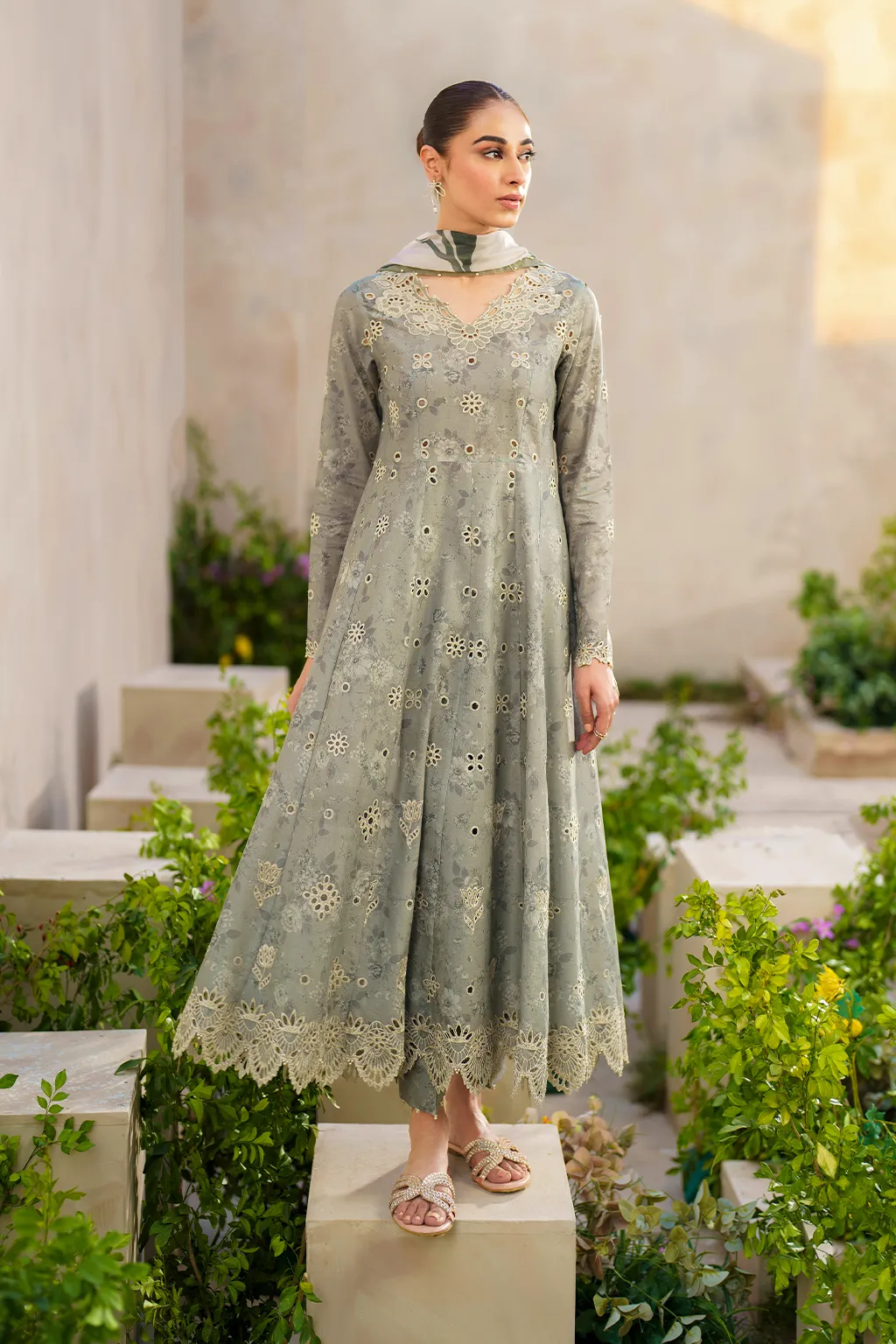 IZNIK | FESTIVE LAWN '24 | SFL-07 EMBROIDERED LAWN