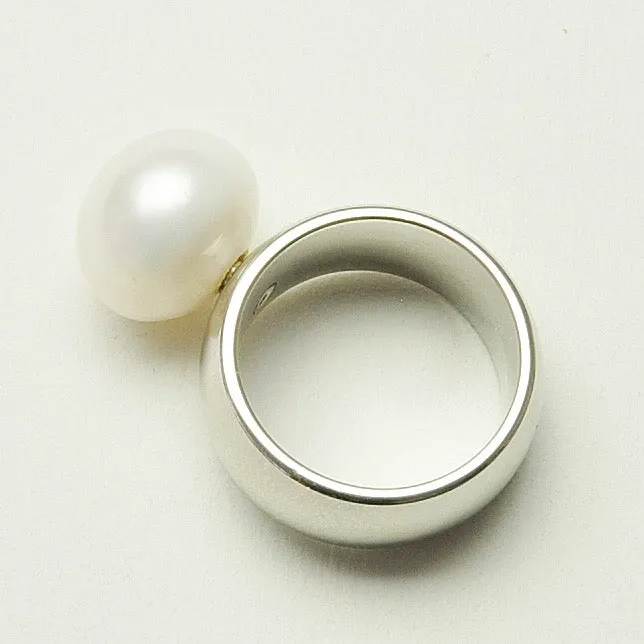Large Freshwater Pearl on a Cobalt Chrome Band