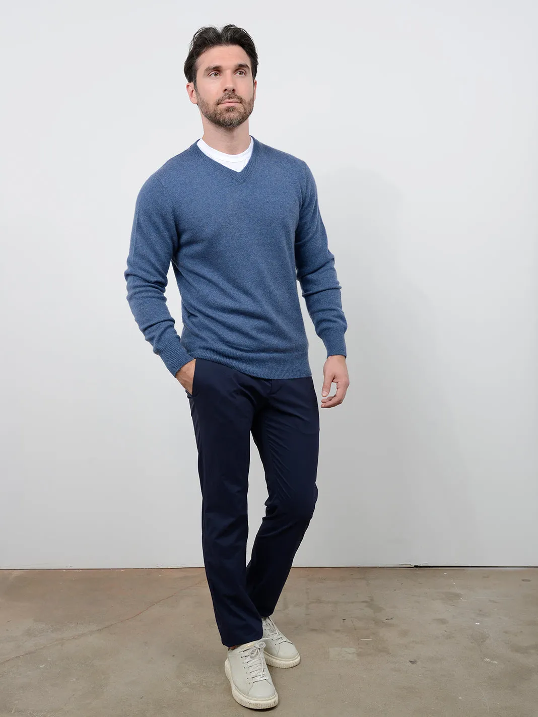Nicholas Men's Cashmere V Neck