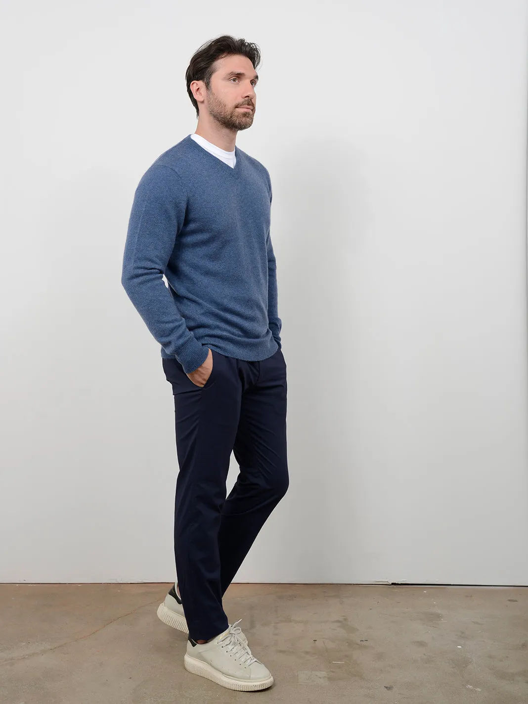 Nicholas Men's Cashmere V Neck