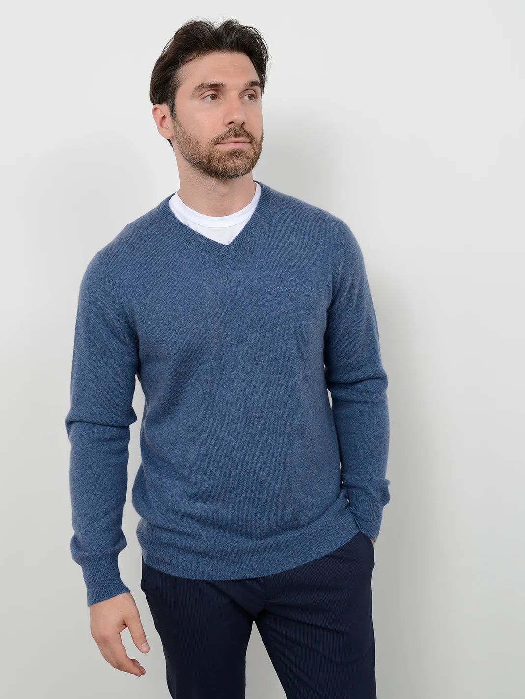 Nicholas Men's Cashmere V Neck