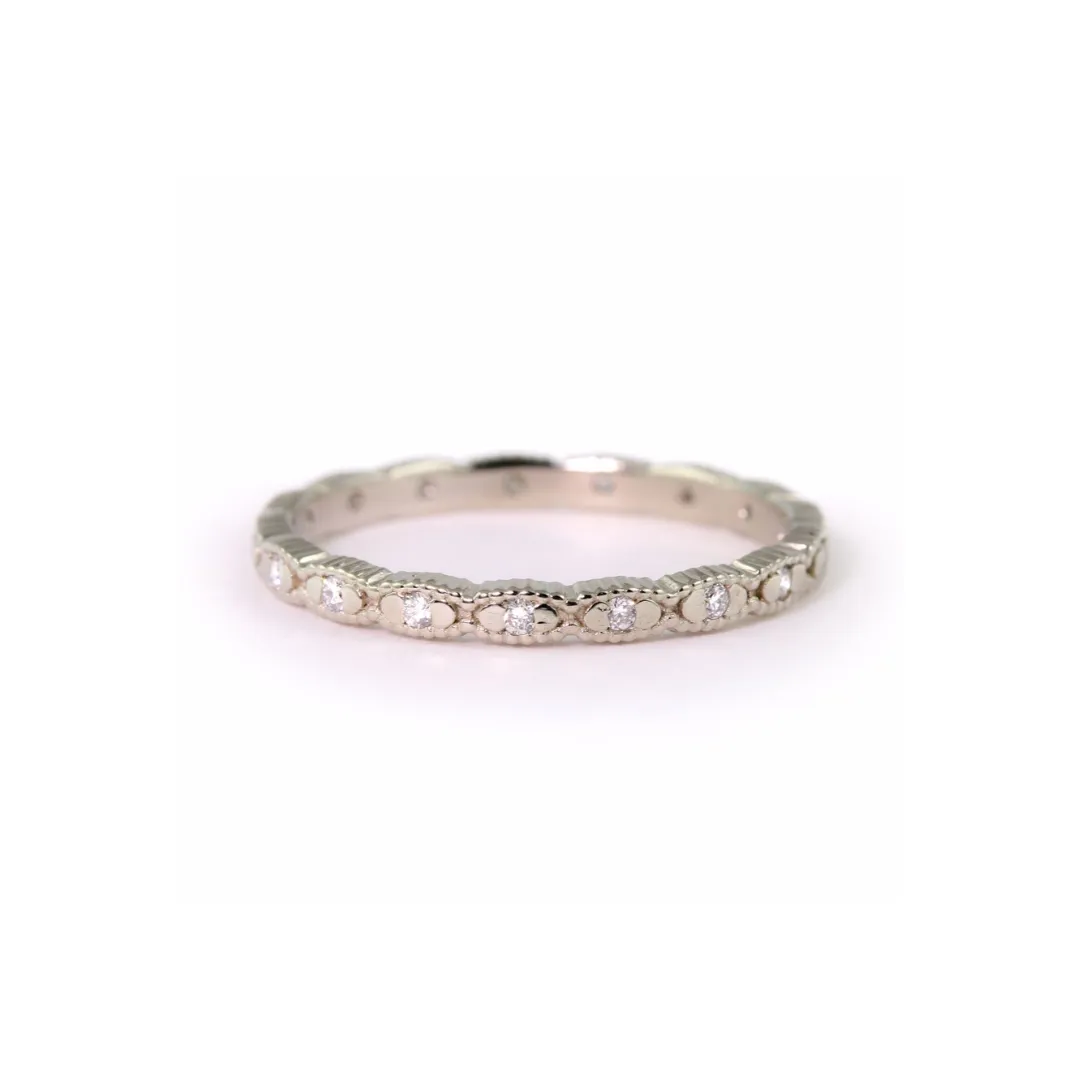 Ribbed Seed Diamond Band