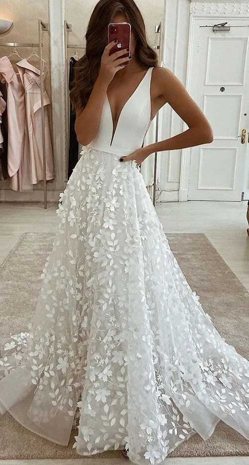 Roycebridal Ivory A-line Satin Tulle 3D Flowers V-neck Wedding Dresses With Slit MW634