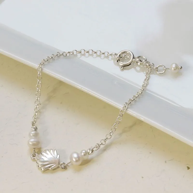 Silver Seashell Beaded Bracelet with White Pearls