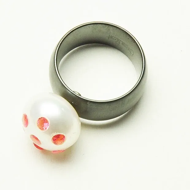 Spinel Constellation Pearl on a Zirconia Ceramic Band