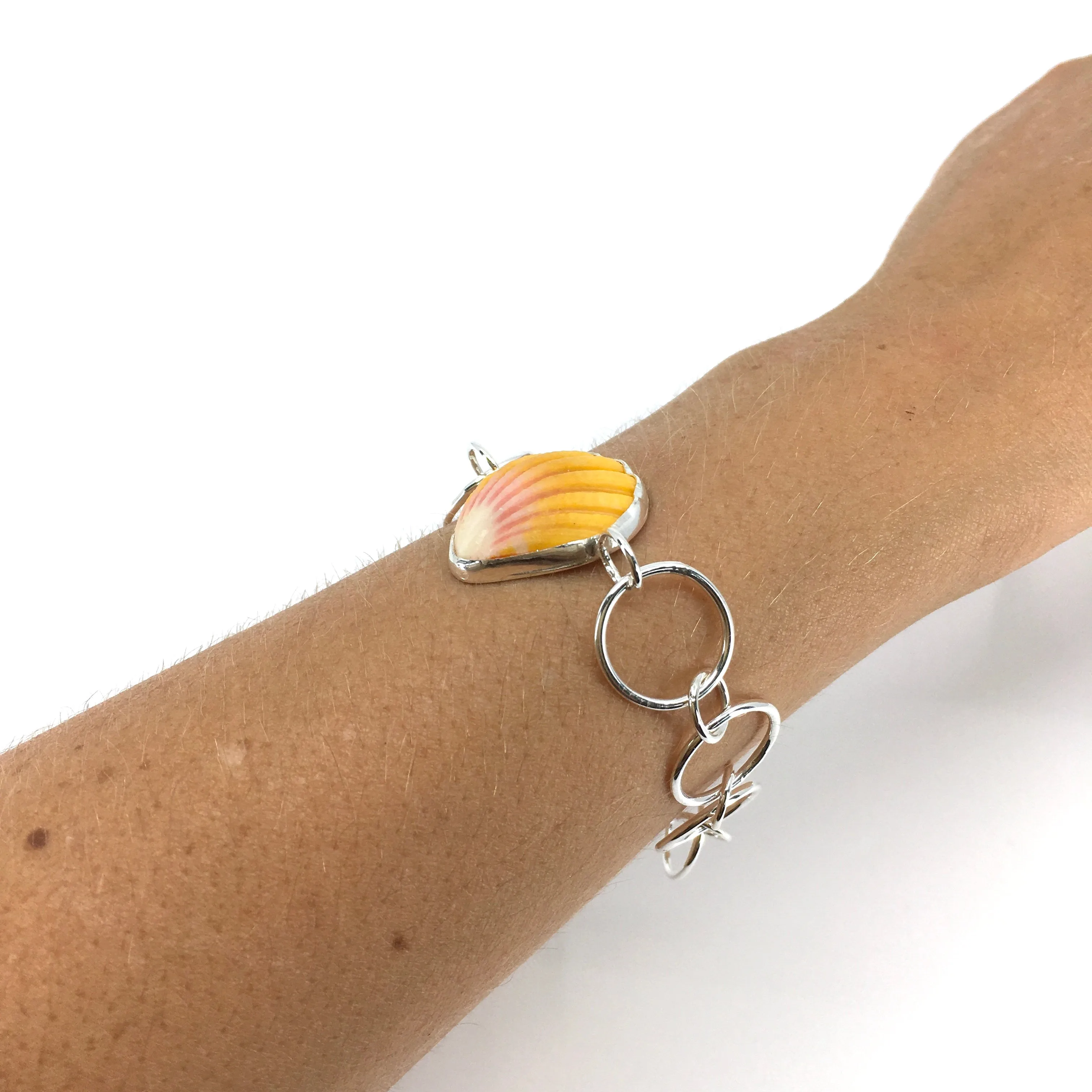 Sunrise Shell Circle Chain Bracelet