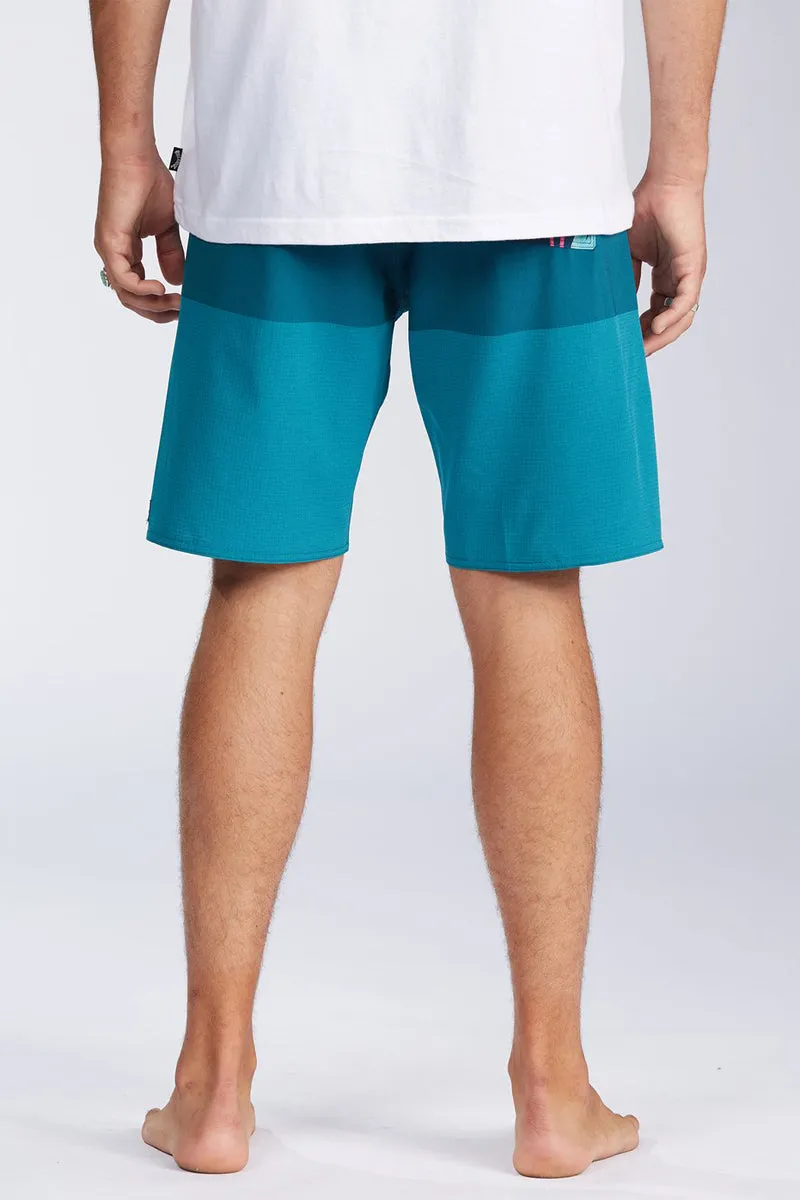 Tribong Airlite Boardies